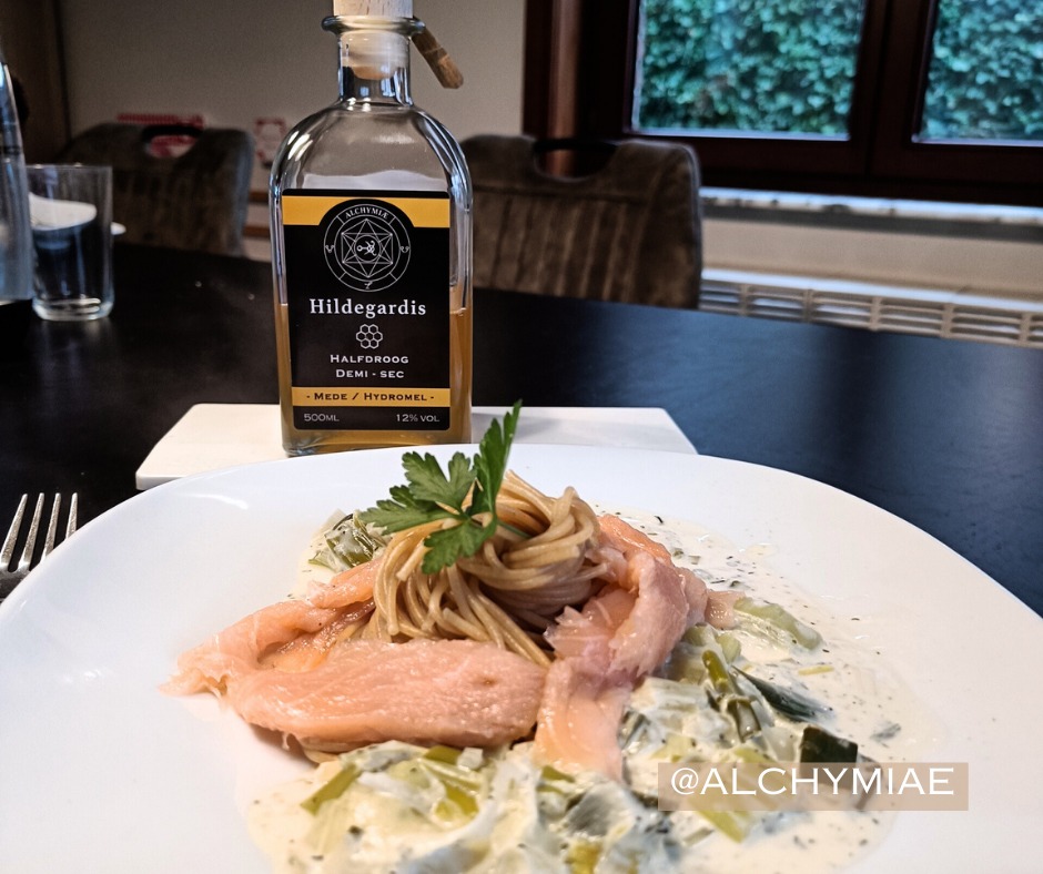 Romige spaghetti met kruidenkaas en gerookte zalm